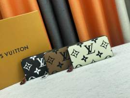 Picture of Louis Vuitton Wallets _SKUfw221093973fw